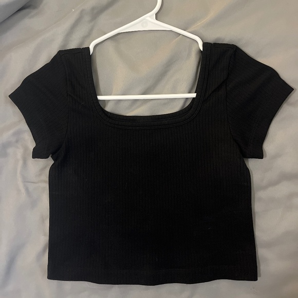 Black crop top - Picture 1 of 2